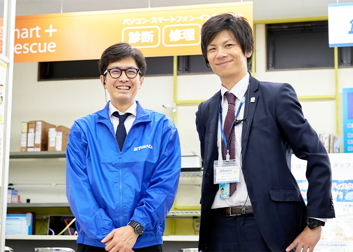 network engineering株式会社従業員勤務中笑顔風景